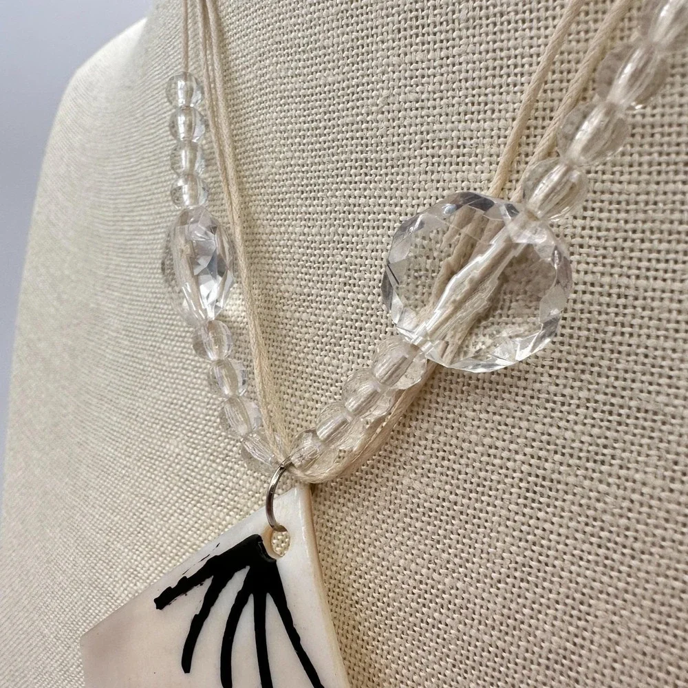 Vintage 90s‎ Multi Stand Beaded Hand Painted Mother-of-Pearl Pendant Necklace